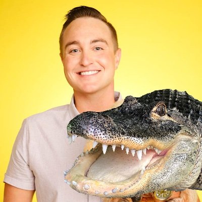 Animal Lover & YouTuber caring for over 30+ exotic animals including
 2 alligators! 2 Billion Views on YouTube 👀 
Contact: corbinmaxeycollabs@gmail.com