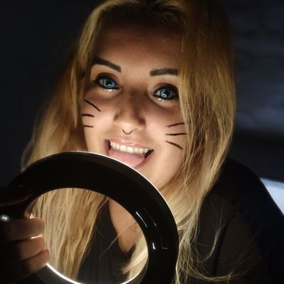 paulashura12's profile picture. Psico, mãe, louca, nerd, e por ai vai indo!  kkkk