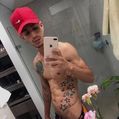 🎓 Educado, culto y perverso. 👀 Vendo placer, disfruto del morbo. 💦 Contenido sin censura para mentes sucias.😈🥵💦
