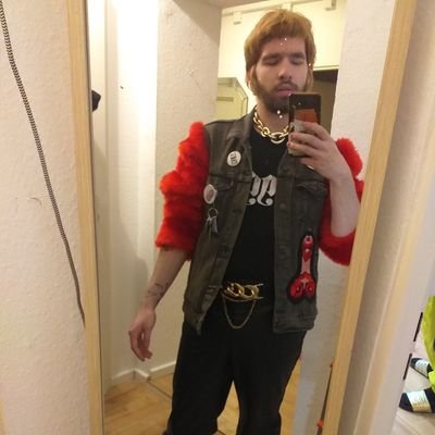 TymScorpus's profile picture. weiß' genderqueer (amab) sexpositiv💖fuck the cistem🤙🏼patriarchat kommt in den müll💛männer mit lippenstift & bart🔥tunten_riche & flint* an die macht🎉er_sie