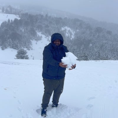 اسألك يا أرحم الراحمين أن تجعلني ومن أحب مِن مَن يقال لهم عند ابواب الجنة (ادخلوها بسلام) دون سابق عذاب اللهم امين