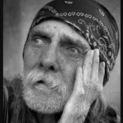 mothweer's profile picture. إن عشت يا راسي كسيتك عمامة ...و إن مت يا راسي فدتك العمايم..