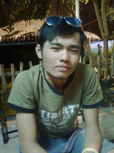 awielkusut's profile picture. punk