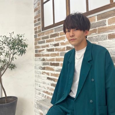 千葉県柏市出身のシンガーソングライター。Psalmを卒業し、現在は介護士をしながら「0歳から100歳までの希望のうた」をテーマに歌っている。柏げんきプロジェクトアンバサダー。全国でのライブ経験のほか、渋谷公会堂や赤坂BLITZでのライブ経験もあり。歌謡曲にてメジャーデビュー、俳優やモデルの経験もあり。