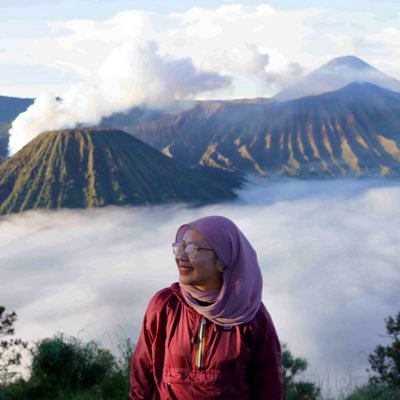 ashikinyusni's profile picture. sparkling water with lemon on the rocks