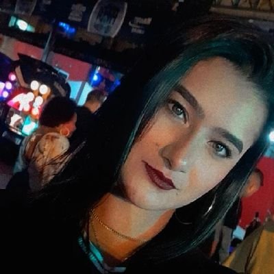 Ela é de sorriso fácil, marrenta sem destino .