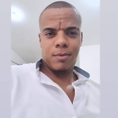 Licenciado en educacion fisica.
Magister en Educación
Abogado.
Ajedrecista,tenismesista.