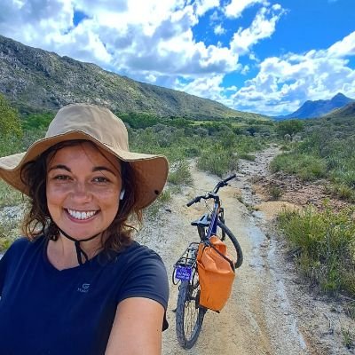 ericabulosa's profile picture. Não sou eu, é meu eu lírico que pensa com seus próprios botões.

Pedalar e ligar o foda-se pras coisas virtuais me interessam mais

✨Amai-vos uns aos loucos✨