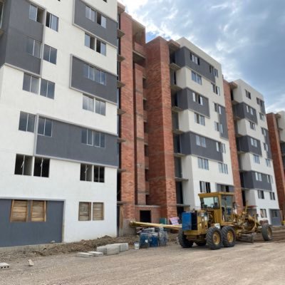 Ingeniero Civil y Ambiental. Ms. Gerencia de Proyectos de Construcción. U. de Los Andes - Colombia. Director de proyectos. Cucuteño 100%.