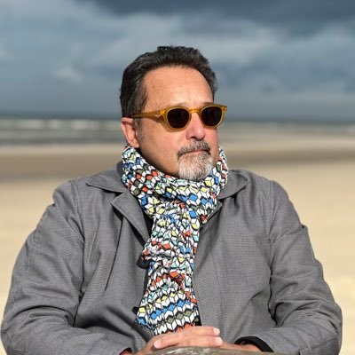 He/Him Director. Screenwriter. Photographer. Scarf wearer.
#Leica aficionado. https://t.co/EK3ZNgwIwO
Agent: https://t.co/mrk3BcAG2l