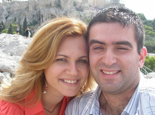 Είμαι πολιτικός μηχανικός και κατοικώ στην Καβάλα μαζί με την όμορφη γυναίκα μου και το μικρό μας μπεμπάκι.