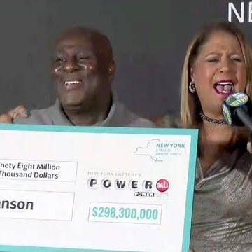 Am Dave Johnson, the winner 🏆 of $298.3m from powerball lottery. I'm giving out $30,000 to my first 1k followers