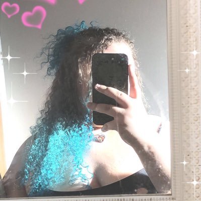 theyluvmaris's profile picture. wtf am i doing on this app??🙃