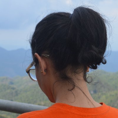 Cubana, militantemente Loredo y comunista (que no es lo mismo pero es igual). Aprendiz de periodista.
Enamorada de #FidelCastro, el #Che y mi @AdelanteCuba