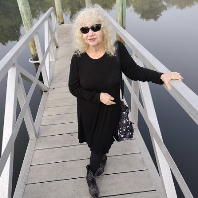 Clarissa415's profile picture. Poet: Chording the Cards & Other Poems & other poetry books. Ukulele player & wannabe songwriter.  Romani Drabarni  https://t.co/xzHvBoQV0k…    Amazon author