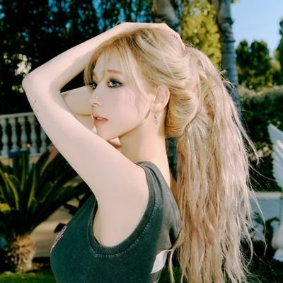 rosierxkrn's profile picture. @leeknow