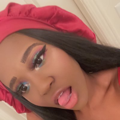 PierreMairika's profile picture. She/Her (23🩷)