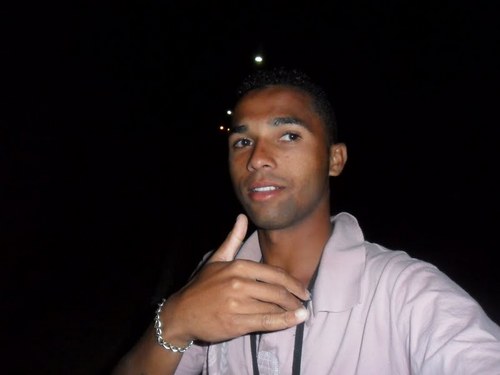 sou bolero tenho 17 anos  tinha um sonho d ser jogador me espelhava en ronaldo  mas agora eu admiro o neimar 
abraço pra comunidade de lavras