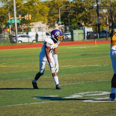 class of 2025 5’ll 170 Wr/Cb for @Mlk_football💛💜contact info :makhairobinson295@gmail.com