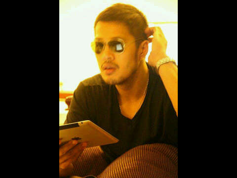 juncabatu's profile picture. Hon