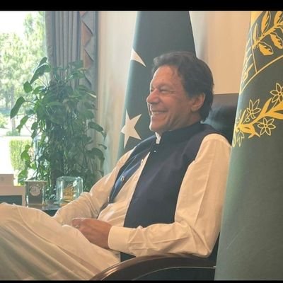 Stand with truth (Imran Khan PTI) . A proud pakistani who can proudly introduce herself with name of her country and leader as well ...
Pakistan Zindabad 🇵🇰