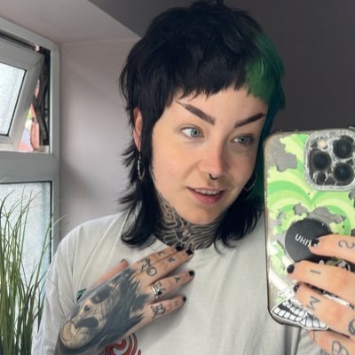 @SammyWrites_