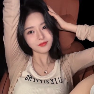 A person's life is too long, I hope someone can break into my heart