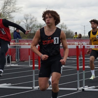 Mchenry high school 25’| Football: WB/CB| Track: Hurdles | 5’8 | 160 |