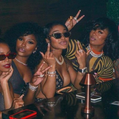 wvydv's profile picture. ClubRENAISSANCE Resident🪩||CUNTry Cowgirl🤠👱🏾‍♀️|| BeyHive 👑🐝||She/Her/That Bitch (in heels)🏳️‍🌈🦄||Taurus|| Stargazer Moon Watcher 🌙✨