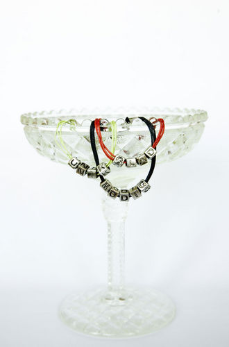 WhosaysUF's profile picture. Hej!

Vi är två tjejer som driver ett UF företag! Vår affärsidé är att göra egendesignade armband med antimobbningsbudskap!