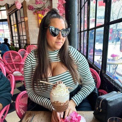♡ Neurospicy 𝙼𝚒𝚌𝚛𝚘 𝚙𝚘𝚎𝚝 & Flower Wizard ♡🐱⚫️✡️🏳️🌈♠️Glittery EMO ✨🌚 Angry 🦢🙃 Problematic / Guess what? IDGAF 🤷♀️ FUCK the Tories 🌹