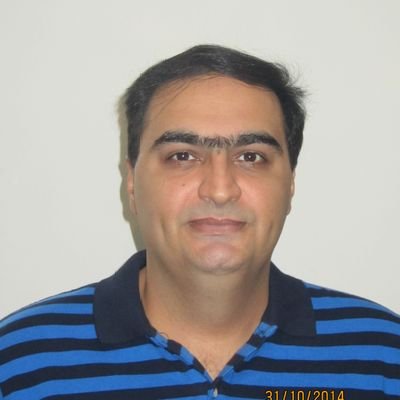 پزشک ایرانی. زندانی سیاسی پیشین. هوادار پادشاهی مشروطه برای ایران