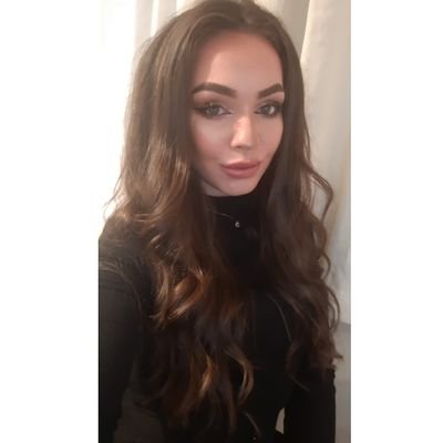chloevichardy's profile picture. 