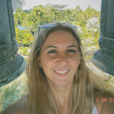 elviraperdesign's profile picture. Artist & Surface Pattern Designer