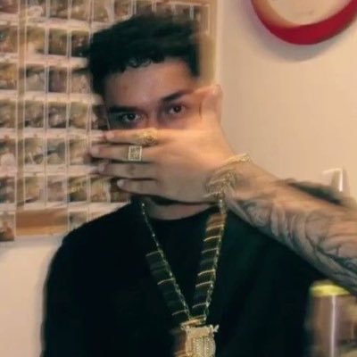 kzfontt's profile picture. 