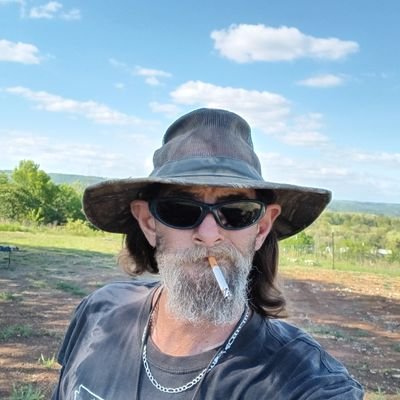 I would like to meet a woman near Yellville. no strings attached.  completely casual. I ain't looking to change your life or mine. Google chat,  Telegram