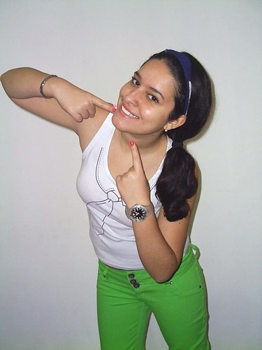 Destraída,desastrada,desorganizada,ansiosa,nervosa mas paciente se é que tu me entende... Uma guria a procura da felicidade, essa soy yo *---*