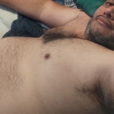 oso Venezolano viviendo en Santiago de Chile, con pareja y ganas de conocer nuevos amigos
