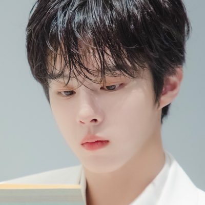 moonstruck1027's profile picture. 온 마음을 다해 #김우석