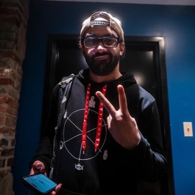 sir_noddington's profile picture. Co-Founder of @HeadnodSquad