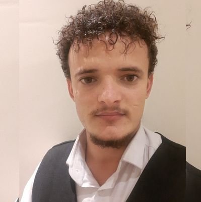 انا اكثر من شاعر وكاتب وانا مواطن يمني لدي طموح كاتب، وقلب شاعر، روح ممثل، من انا حاليا لاشي 🥲