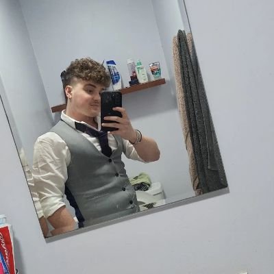Irish 🇮🇪 , 21, UL 3rd year business, accountant somehow, gym rat and former barista ☕️