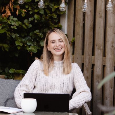 Lauren Cesi (cez-i) | She/Her

Helping brands to improve visibility and connect with their target audiences through dynamic, digitally-focused PR.