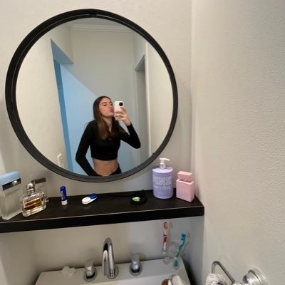 franeliaass's profile picture. 