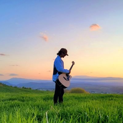 北海道でアコースティックギターを楽しむ人。
相棒はSwitch、メイトン🎸
趣味はソロギター、アウトドア、グルメ。主に写真や動画を載せたツイートをします。
お気軽にコメントなどお願いします。