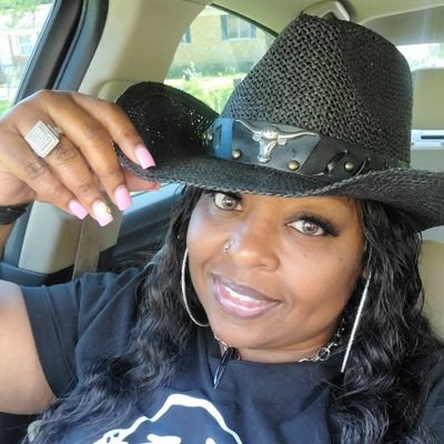 President of the Ladies of Elegance MC &founder of LOE Social Club,Rep for The Set MagazineNC, Founder of SCA NC, I'm a rider