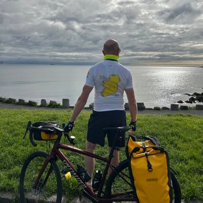 Billy on the Brink is a coastal cycle of 3500 kilometres around the entire island of Ireland in aid of the Irish Hospice Foundation and Irish Cancer.