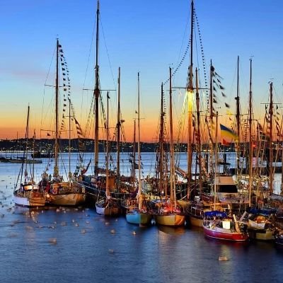 Offical tourism  twitter account for ❤lovebrixham. Presented by Brixham Chamber of Commerce. Let's all #LoveBrixham