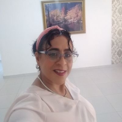 Me gusta escuchar música, bailar, viajar, soy dinámica ver Netflix, y soy honesta.