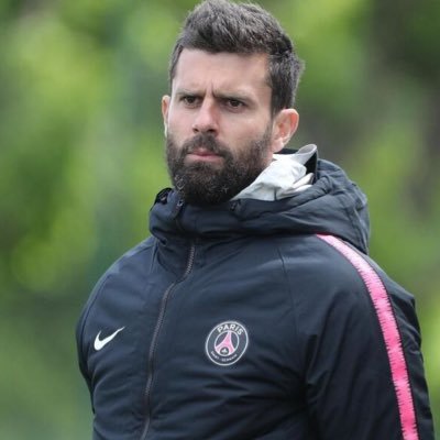 Fan du @PSG_Inside et de la @ScuderiaFerrari donc ma vie se résume à flipper à chaque match retour et à déprimer chaque week-end Coach en @ProLeagueFrance